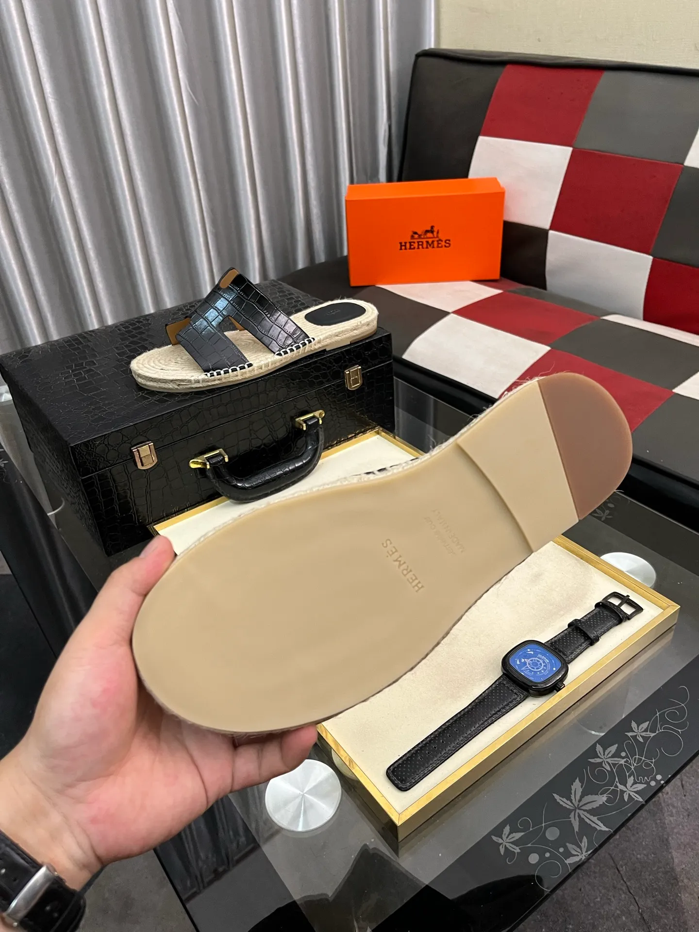 Men's shoes 💰340⌚️⌚️《HERMES》Hermes 💁♂️Men's casual slippers, compare the quality at the counter🧚🏿♂️ The upper layer has a stone pattern with clear texture, showing high-end, high-end, comfortable to wear and versatile. Purely hand-pulled, raw rubber breathable outsole, breathable and comfortable lambskin lining, 100% comfortable density, original rubber outsole wear-resistant code number 38-44. Can be customized 45-46-47